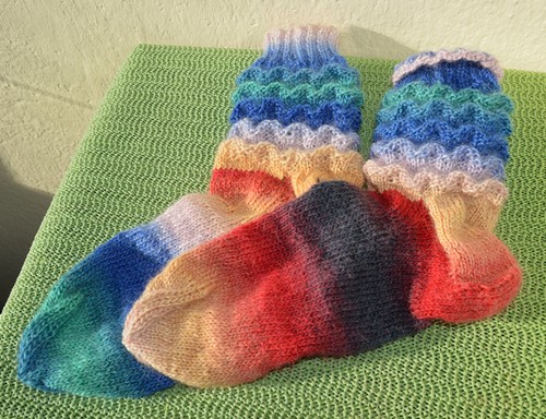 Paar handgestrickte bunte - 1,